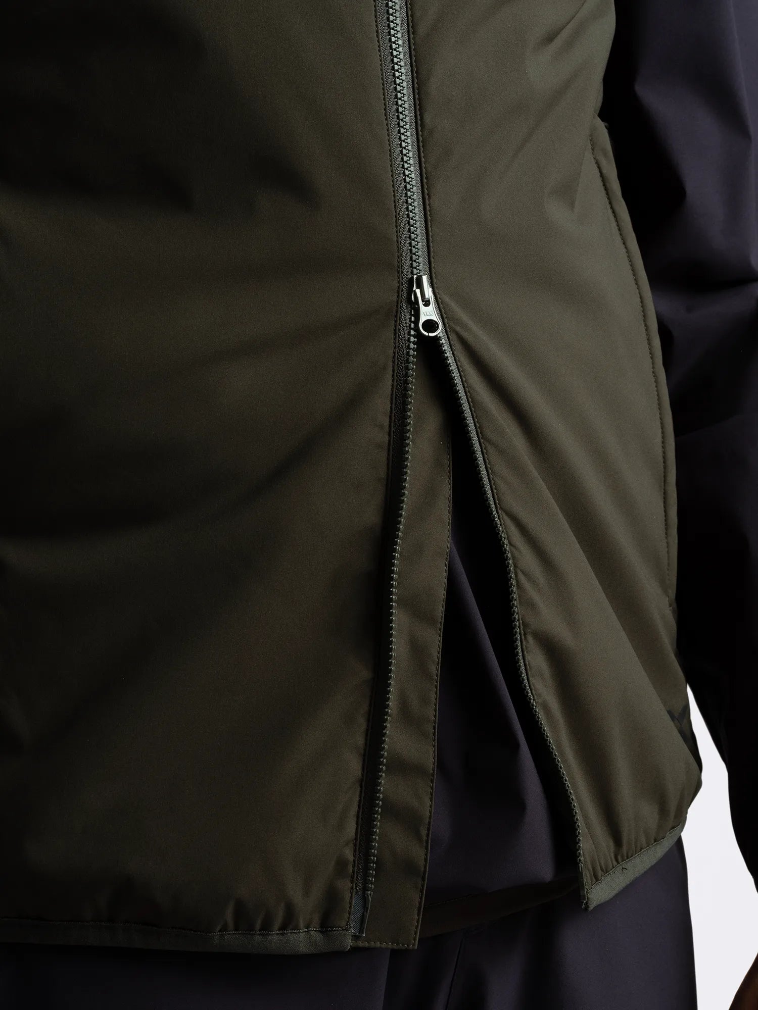 Cross_Sportswear_CREEK_WIND_VEST_11606327-693_Dark_Pine_zip