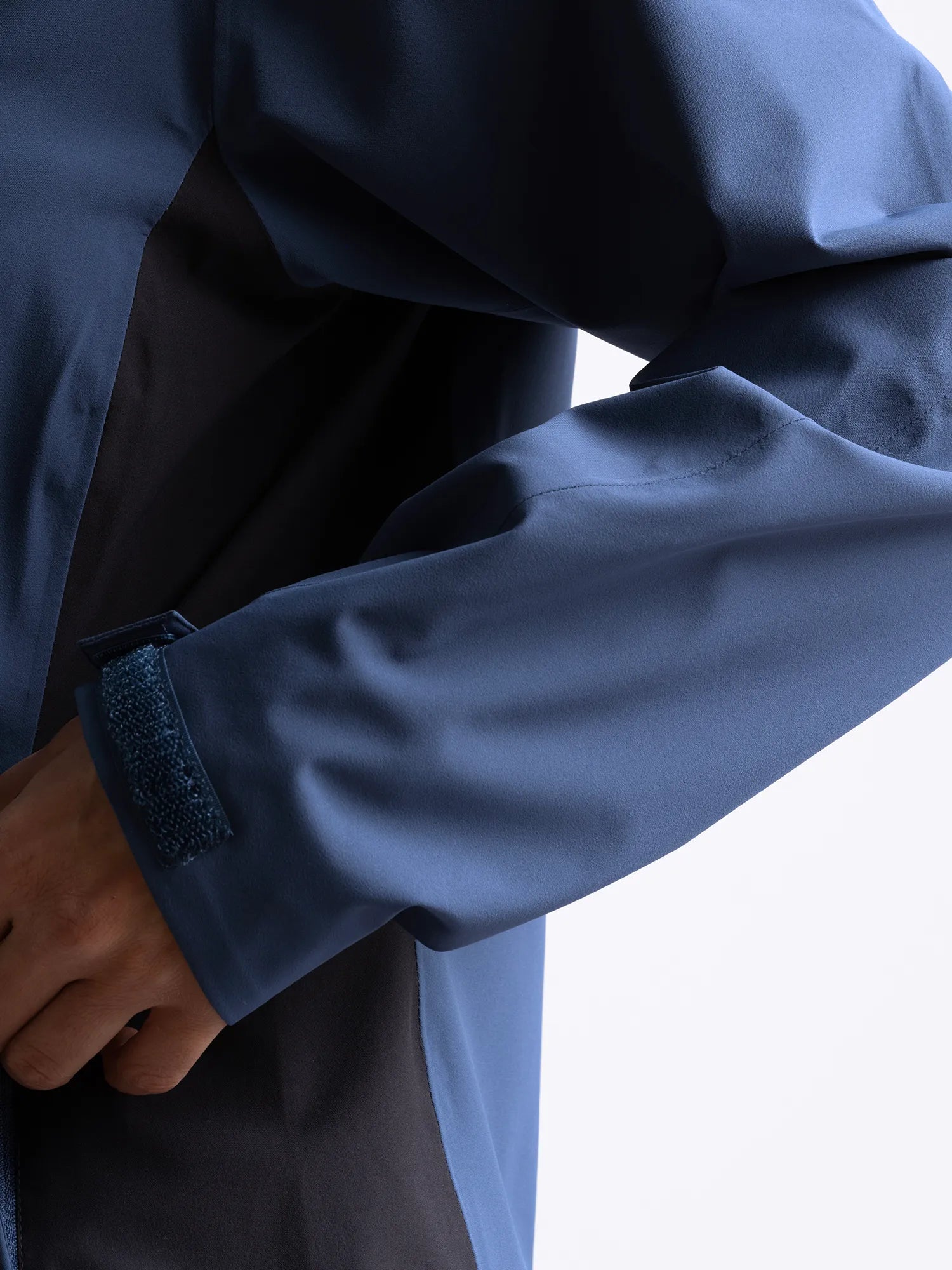 Cross_Sportswear_W_CLOUD_2.0_JACKET_21119305-718_Ensign_BLANK_Navy_sleeve1