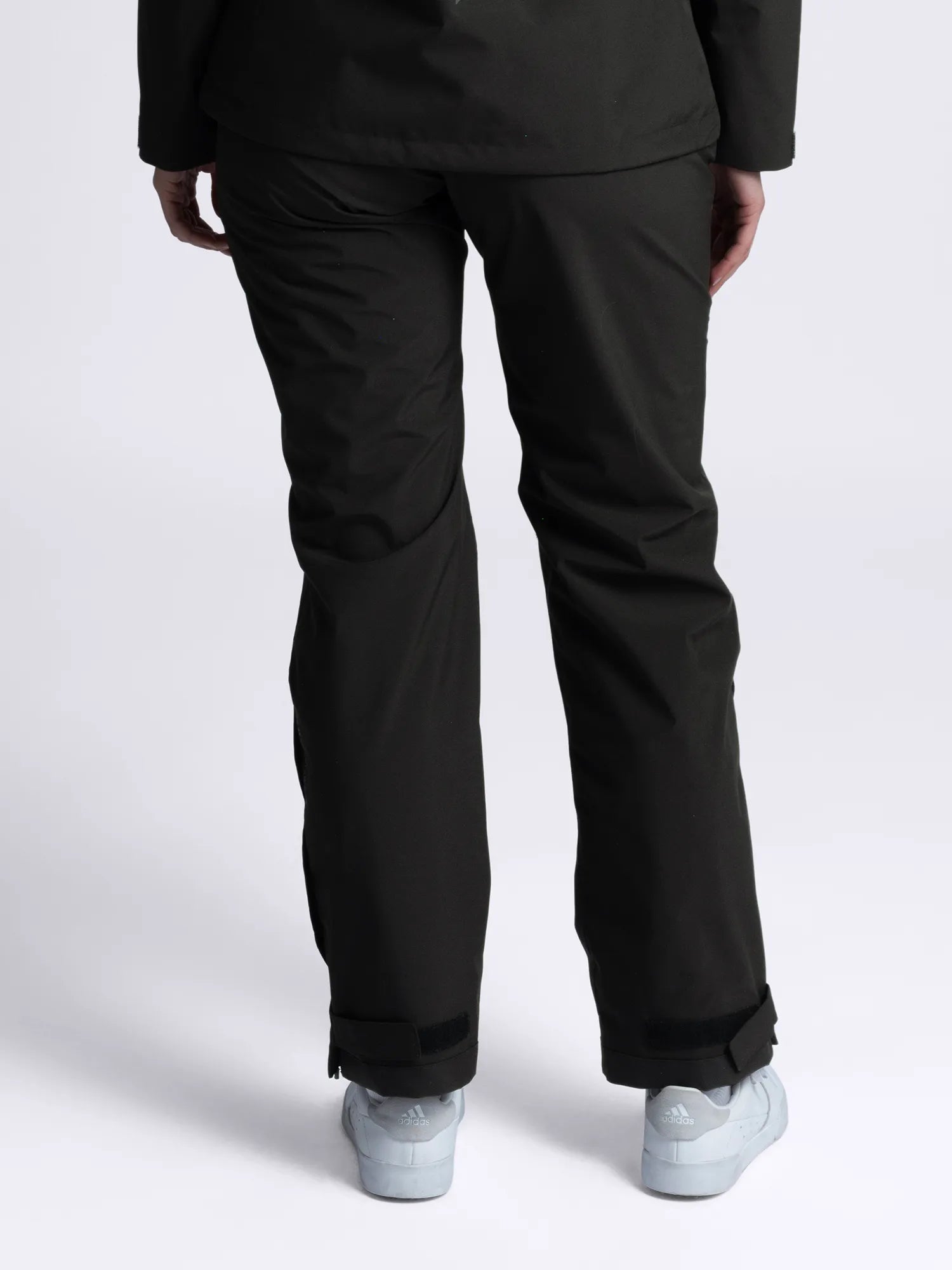 Cross_Sportswear_W_CLOUD_2.0_PANTS_22123305-900_Black_Back