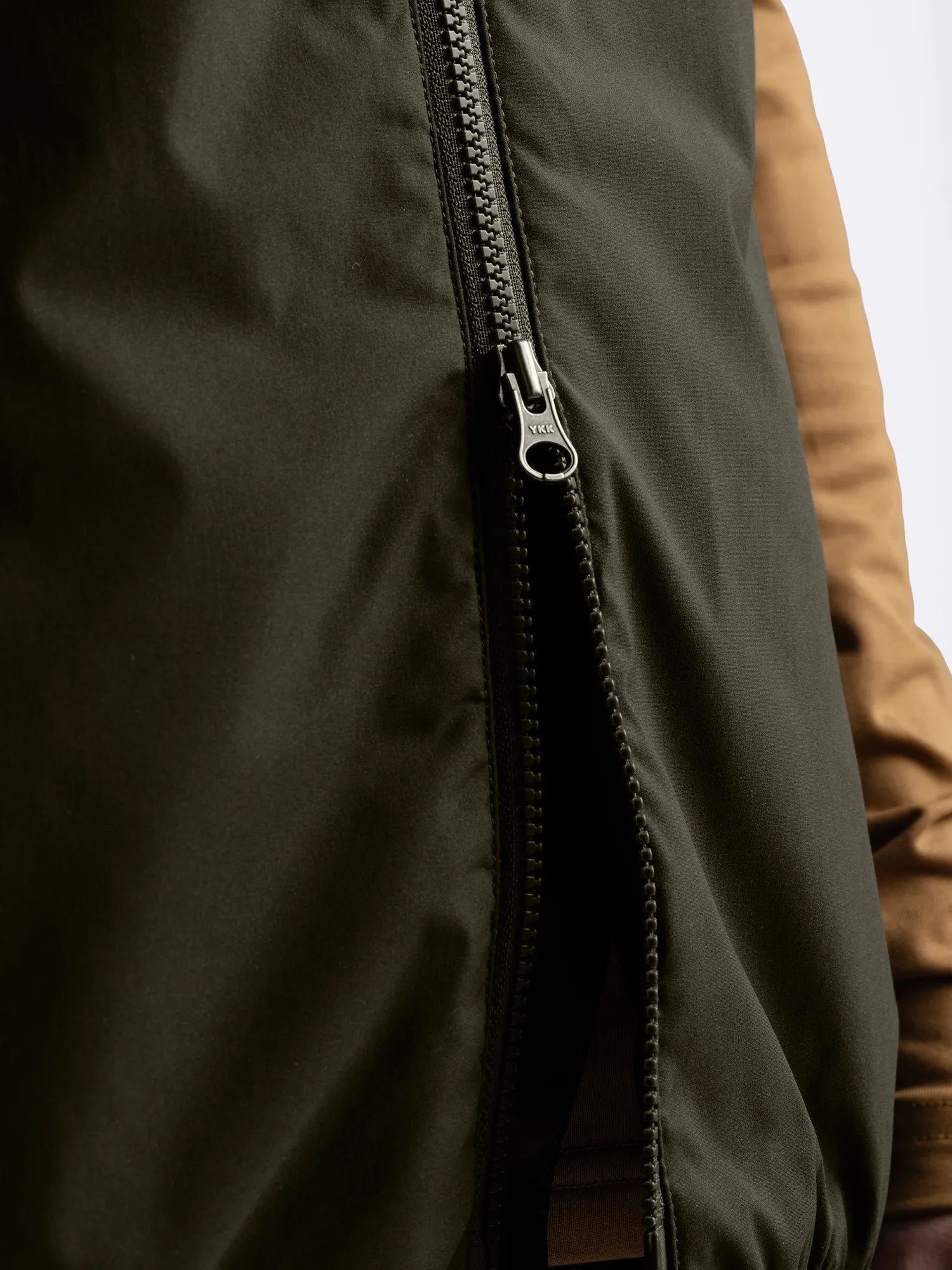 Cross_Sportswear_W_CREEK_WIND_VEST_21607327-693_Dark_BLANK_Pine_zip