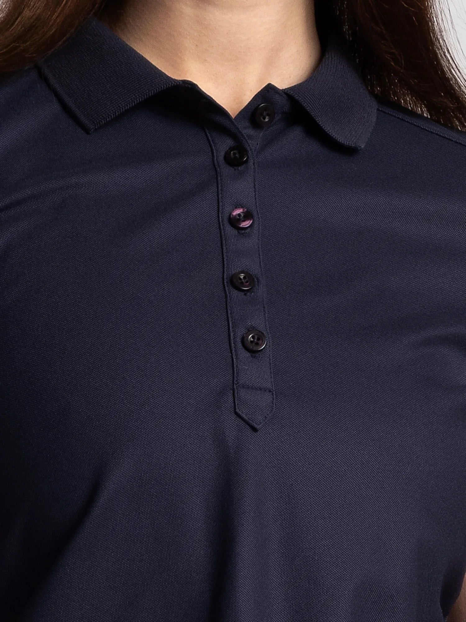 AMY_BLANK__OLOSHIRT_Cross_Sportswear_navt_close