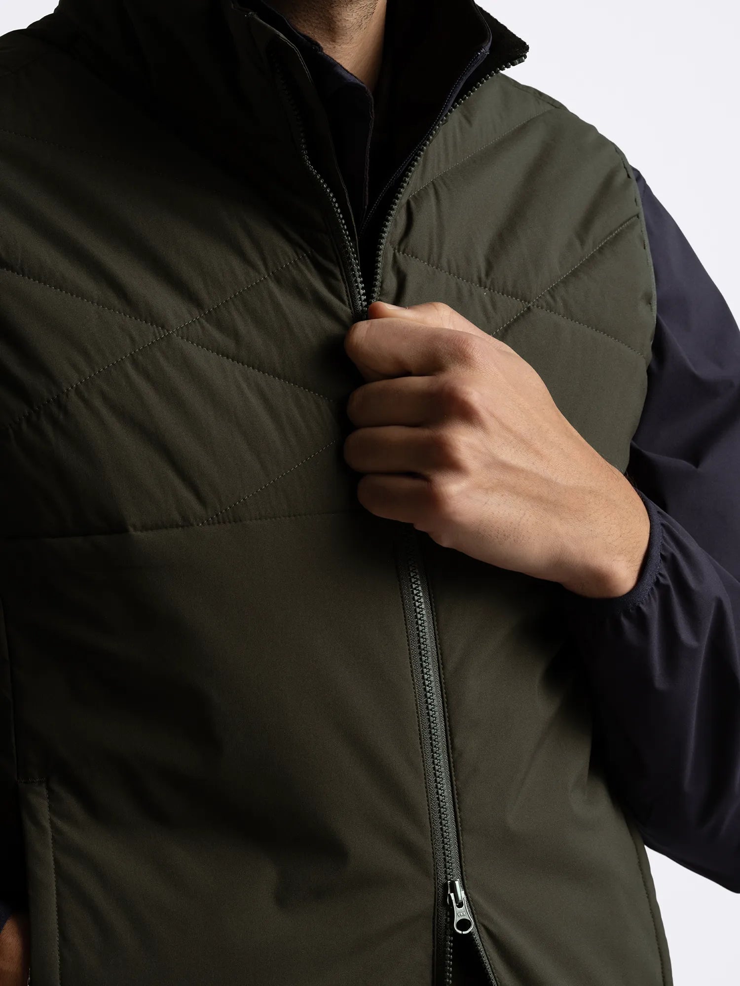 Cross_Sportswear_CREEK_WIND_VEST_11606327-693_Dark_Pine_close1