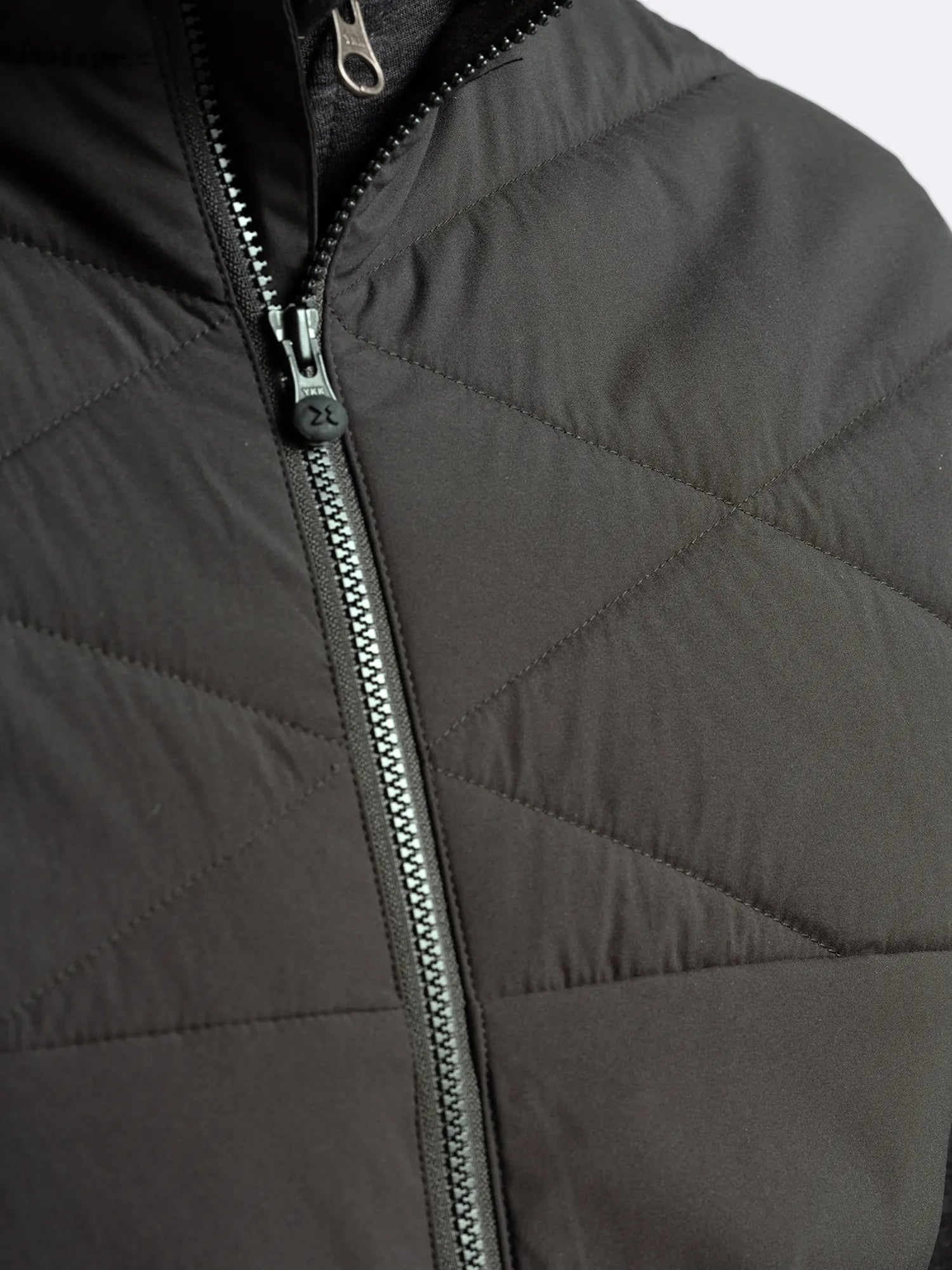 Cross_Sportswear_CREEK_WIND_VEST_11606327-900_Black_close
