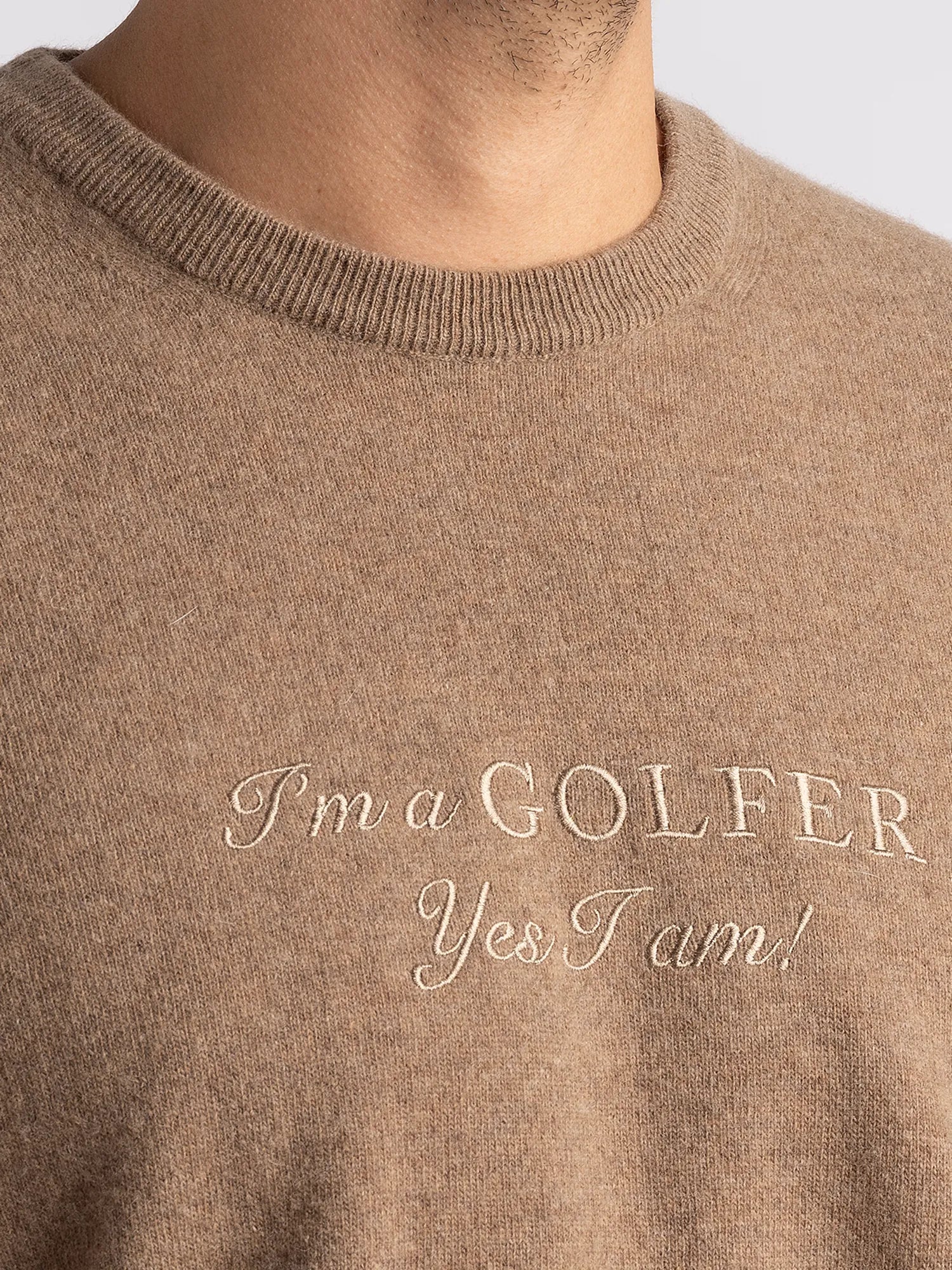 Cross_Sportswear_GREG_IGY1_CREWNECK_Deep_Sand_close