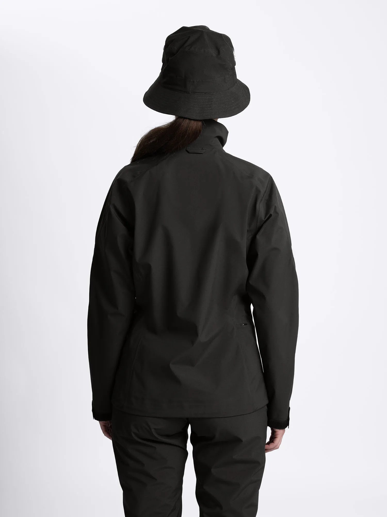 Cross_Sportswear_W_CABOT_JACKET_21117303-900_Black_back