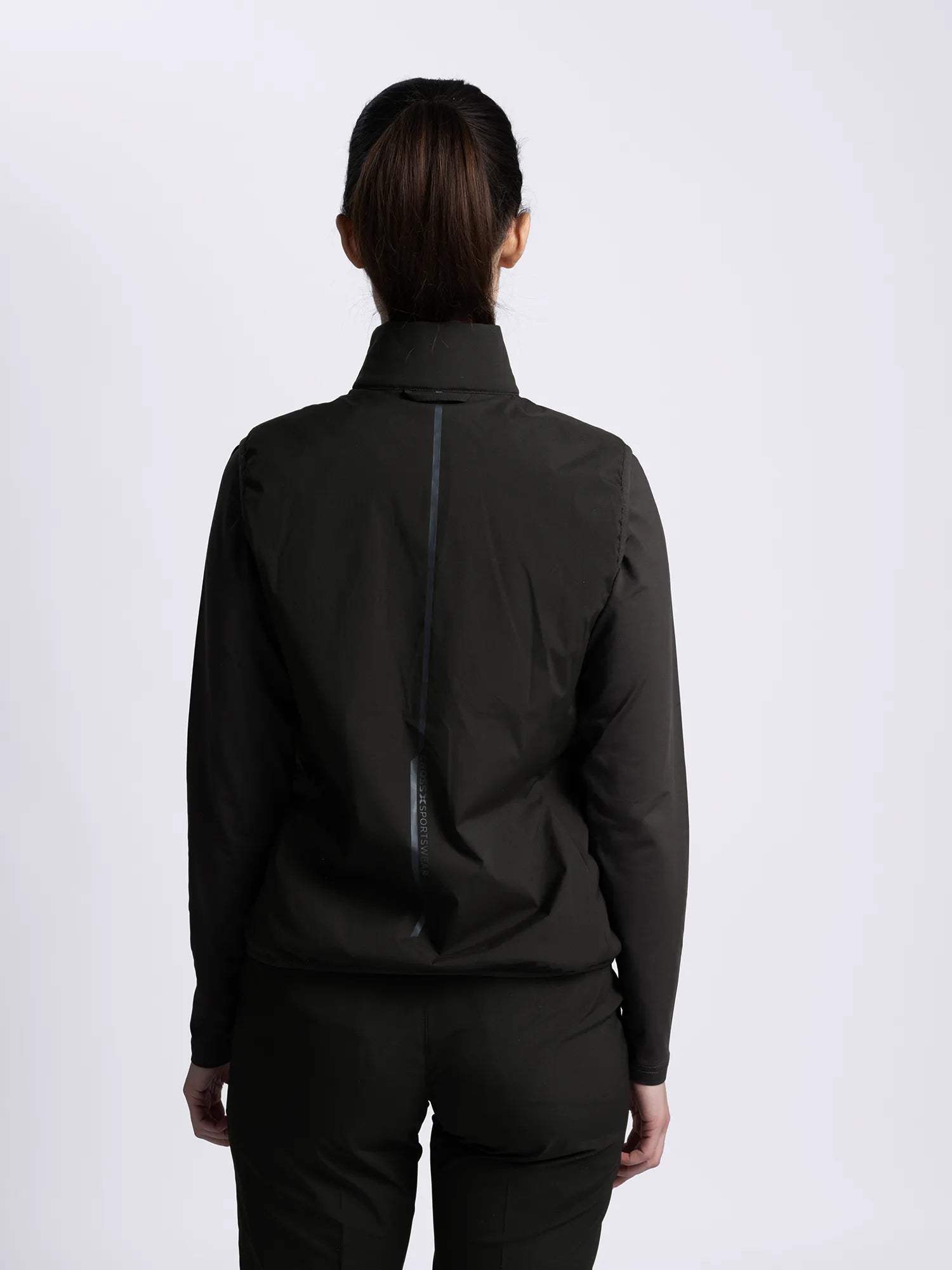 Cross_Sportswear_W_CREEK_WIND_VEST_21607327-900_Black_back