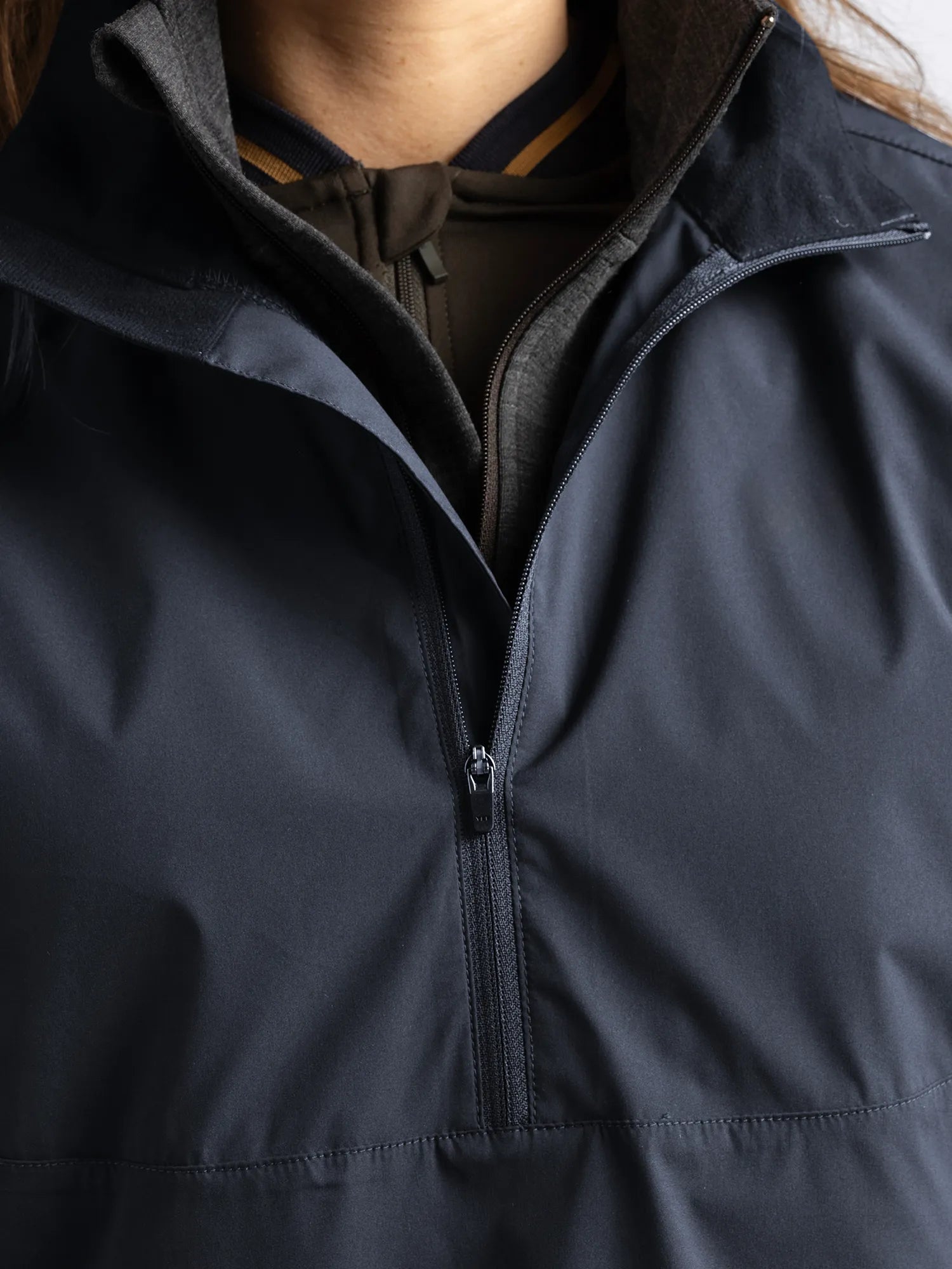 Cross_Sportswear_W_ESSEX_WINDBREAKER_21125318-498_Navy_Close