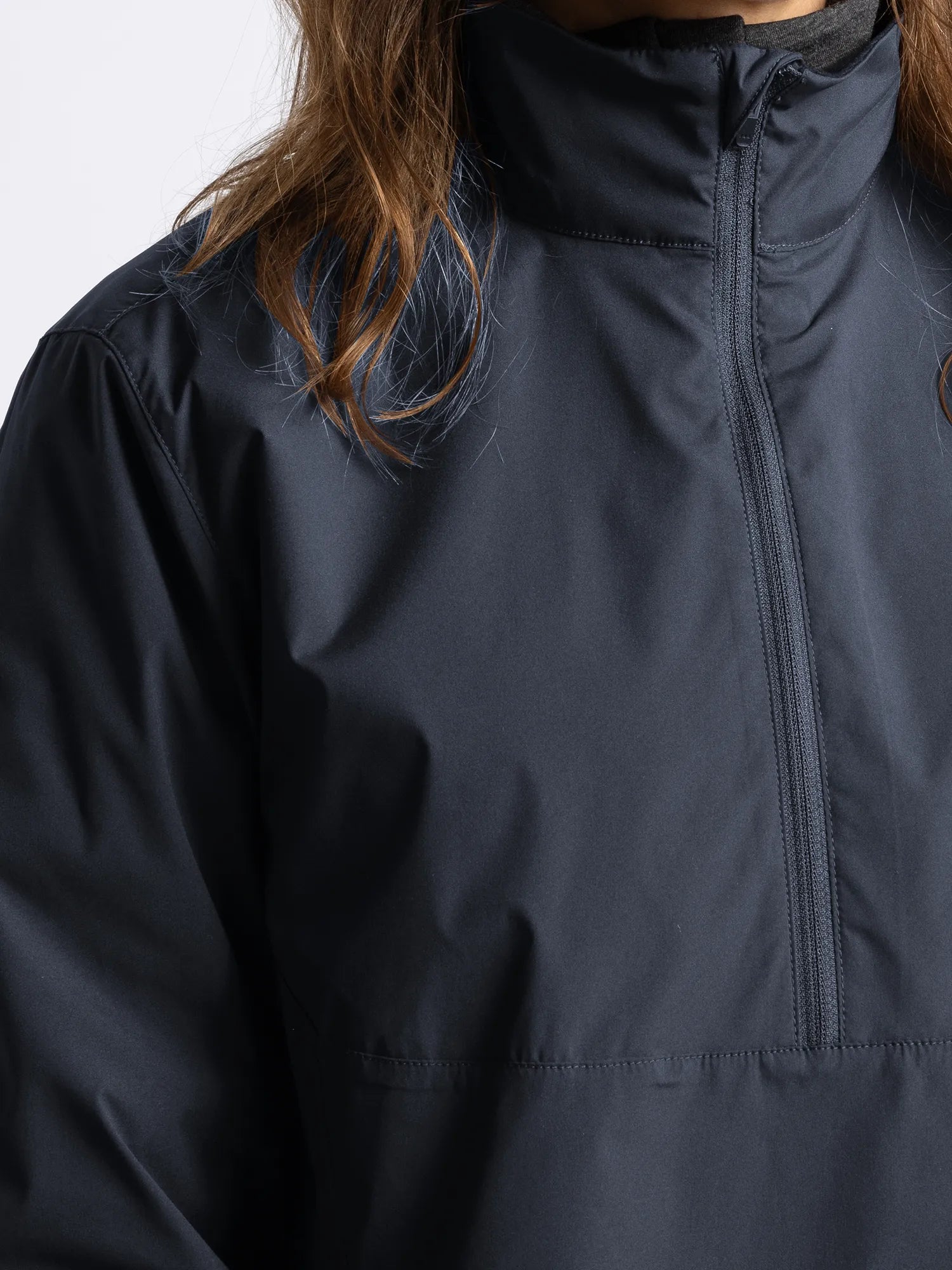 Cross_Sportswear_W_ESSEX_WINDBREAKER_21125318-498_Navy_close1