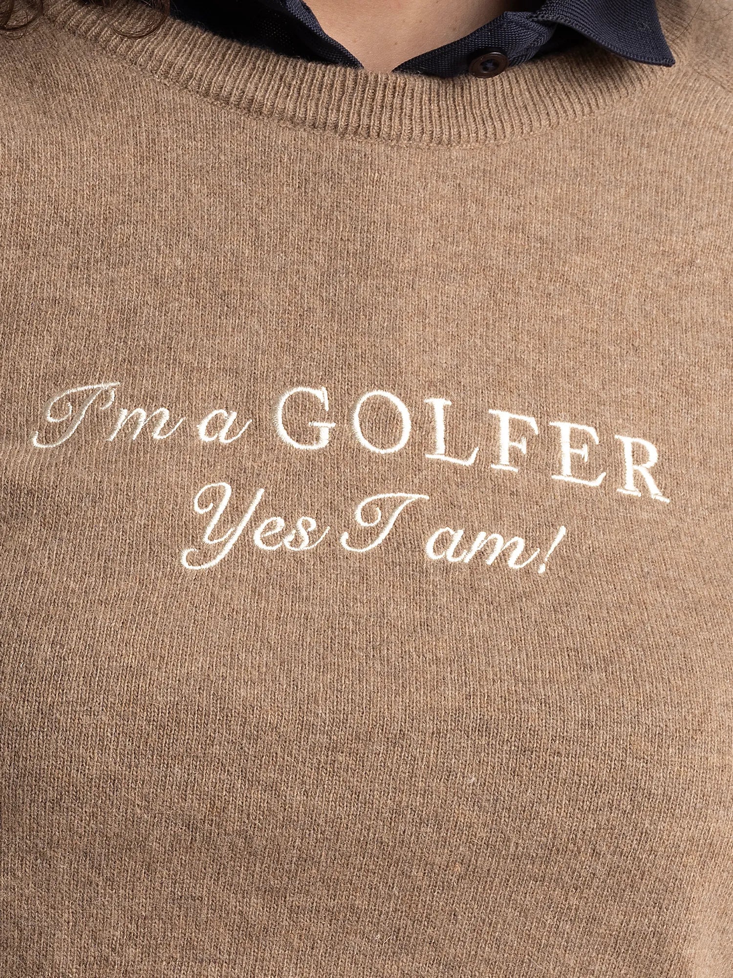 Cross_Sportswear_W_GILLIAN_IGY1_CREWNECK_Deep_Sand_Close