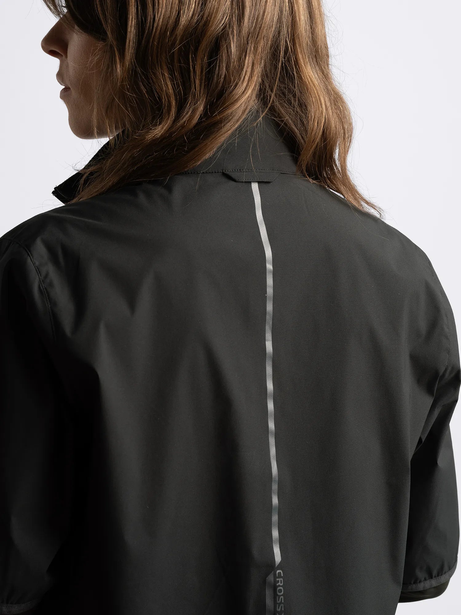 Cross_Sportswear_W_PINE_WINDBREAKER_21123318-900_Black_back