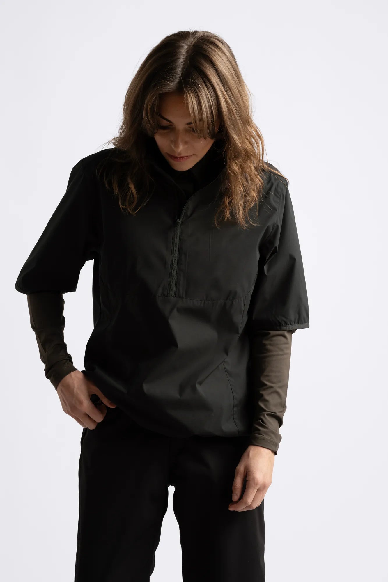 Cross_Sportswear_W_PINE_WINDBREAKER_21123318-900_Black_front1
