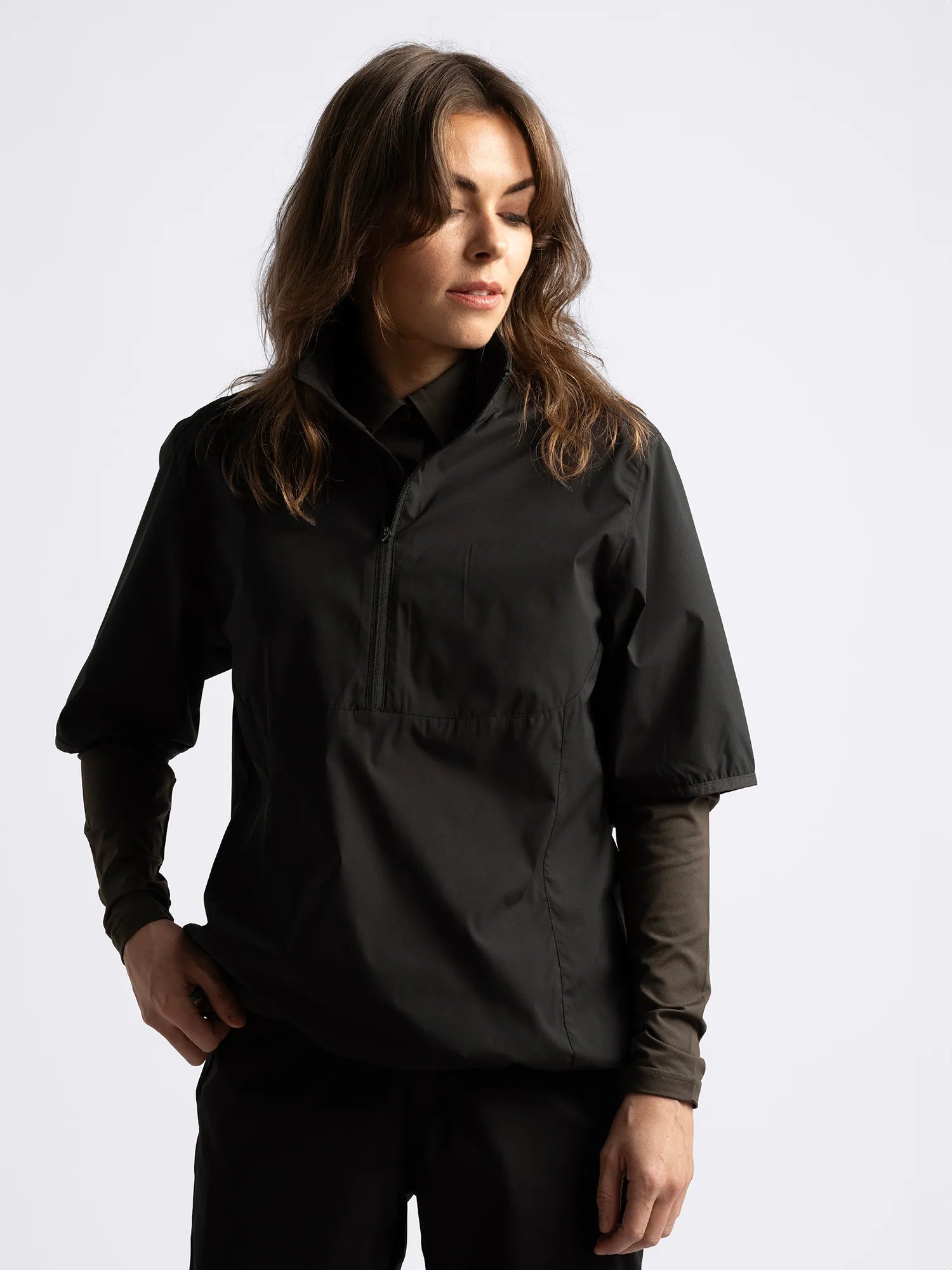Cross_Sportswear_W_PINE_WINDBREAKER_21123318-900_Black_front2